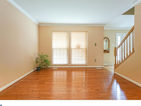 5th image of 14 Canterbury Ct