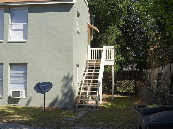 4th image of 2129 Ford St APT D