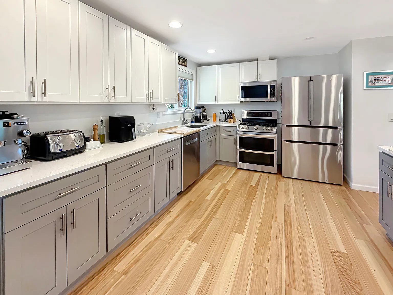 4 bed, 2.5 bath, 2034 sqft, $5,800 — Photo 1