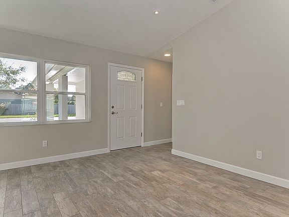 5th image of 5017 Carrollwood Meadows Dr