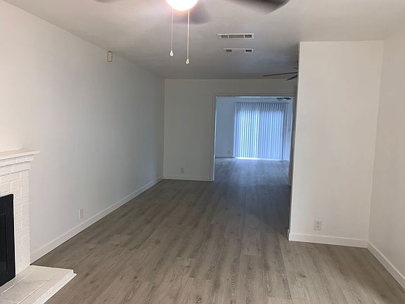 3rd image of 1913 Woodglen Ln