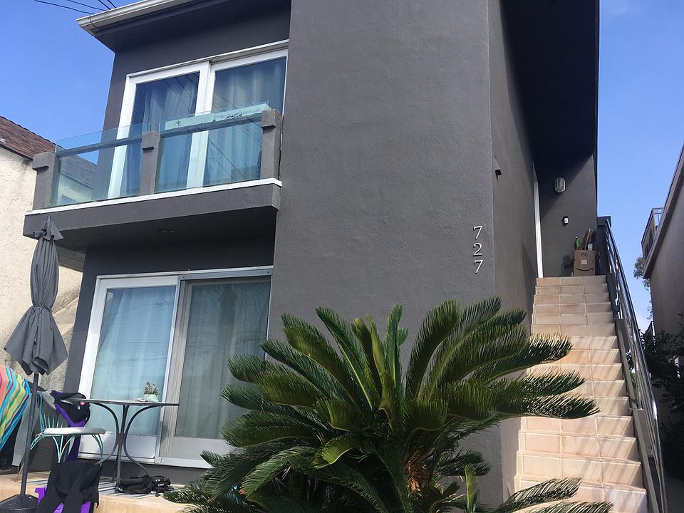 Exterior of Duplex Top Unit For Rent. 2 Bedroom-2 Full Baths. Garage Parking. Each unit has a separate garage. Stairs lead to Unit entry. Lower unit enters under the Stair Case. Separate Garage in rear of unit. Each Unit has Washer/Dryer with in