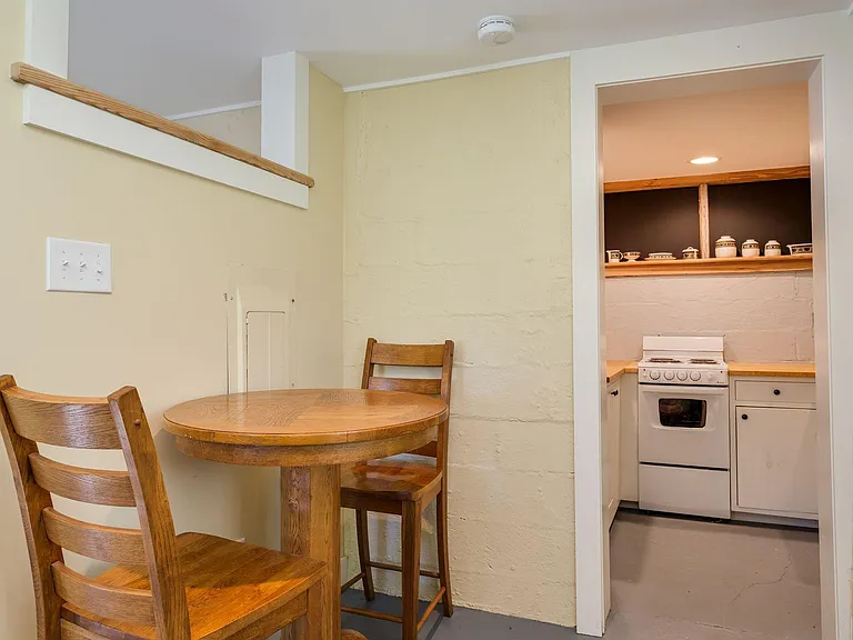 939 Henry Ave #D — Photo 5