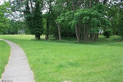 4th image of Brandywine Dr