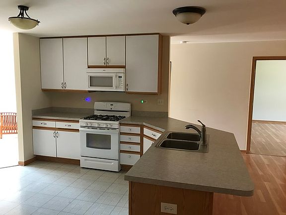 3rd image of 828 Black Cherry Ln