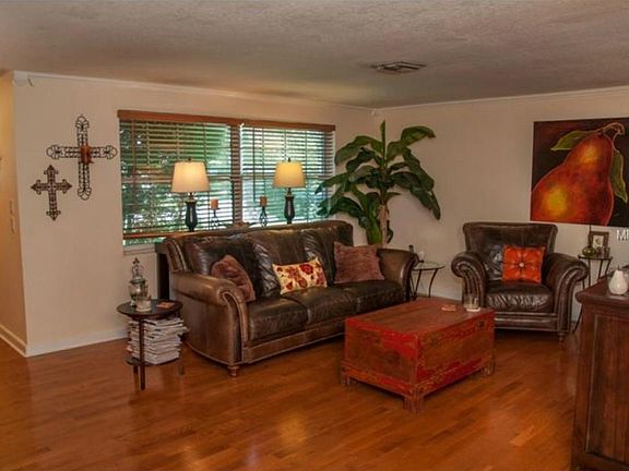 3rd image of 5418 Venetian Blvd NE