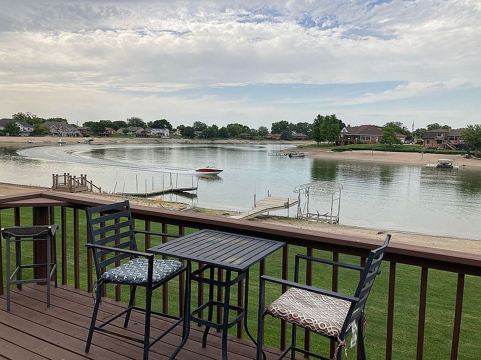Back deck overlooking lake.