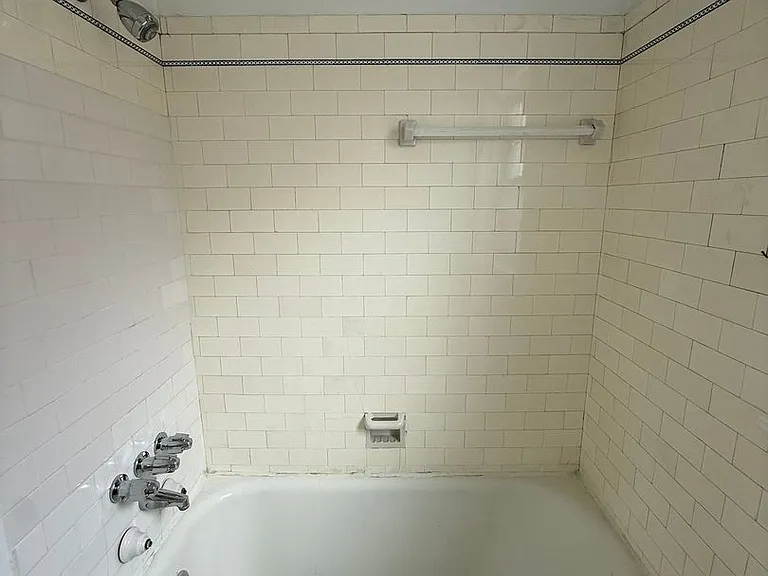 Bayard Manor Apartments — Photo 38