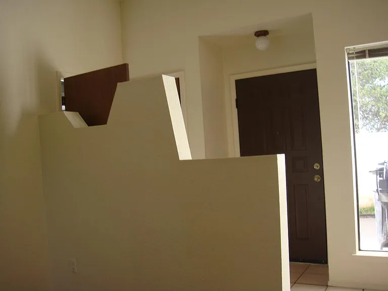 11009 Briarwood Ter NE — Photo 5
