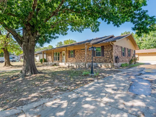 2025 Cypress St, Gainesville, TX 76240