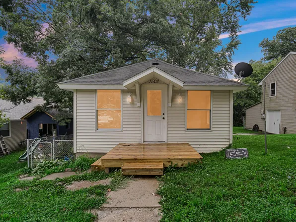 1502 Redwing Rd, Valparaiso, IN 46383