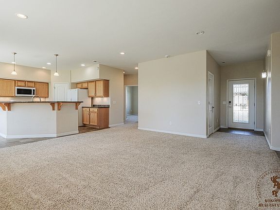 4th image of 672 Muirfield Dr