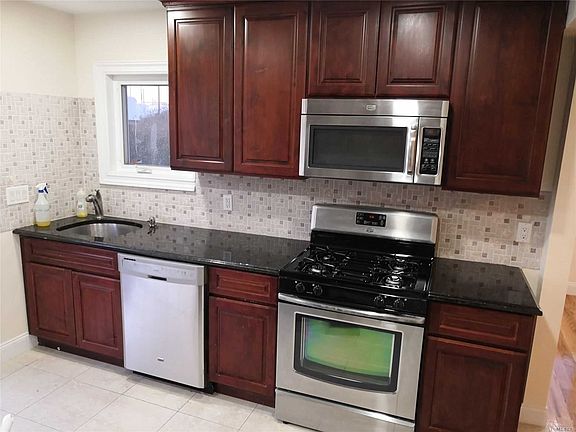4th image of 452 Albern Ave