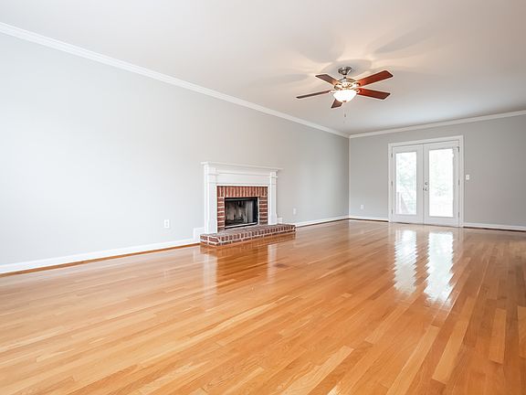 3rd image of 2809 Iroquois Dr