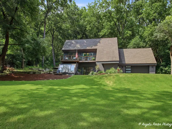 118 Brookbridge Rd, Trout Valley, IL 60013