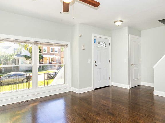 3rd image of 714 N Lockwood Ave
