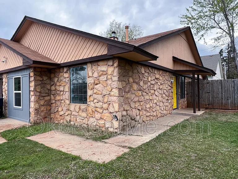 6801 Chisholm Ct — Photo 2