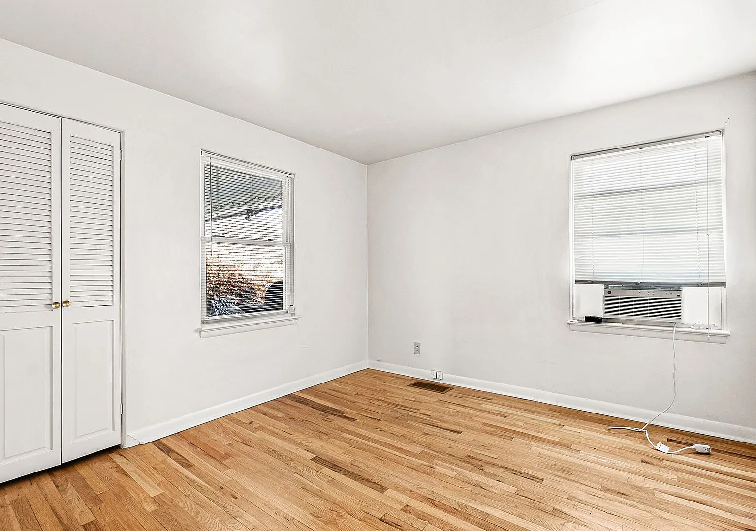 Ranch stye home in University Hills, with garage! — Photo 1