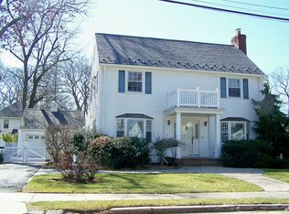 33 Motley St, Malverne, NY 11565