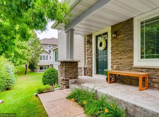 624 Sutherland Dr, Woodbury, MN 55129
