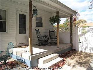 3rd image of 725 Broadmoor Dr