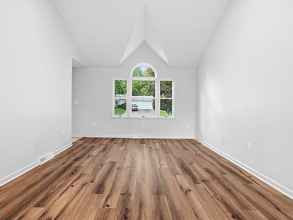 5th image of 202 Holyoke Rd