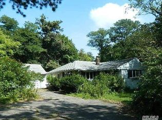 1030 Joselson Ave, Bay Shore, NY 11706