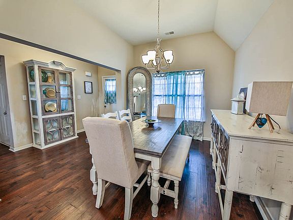 4th image of 813 Crittenden Blvd