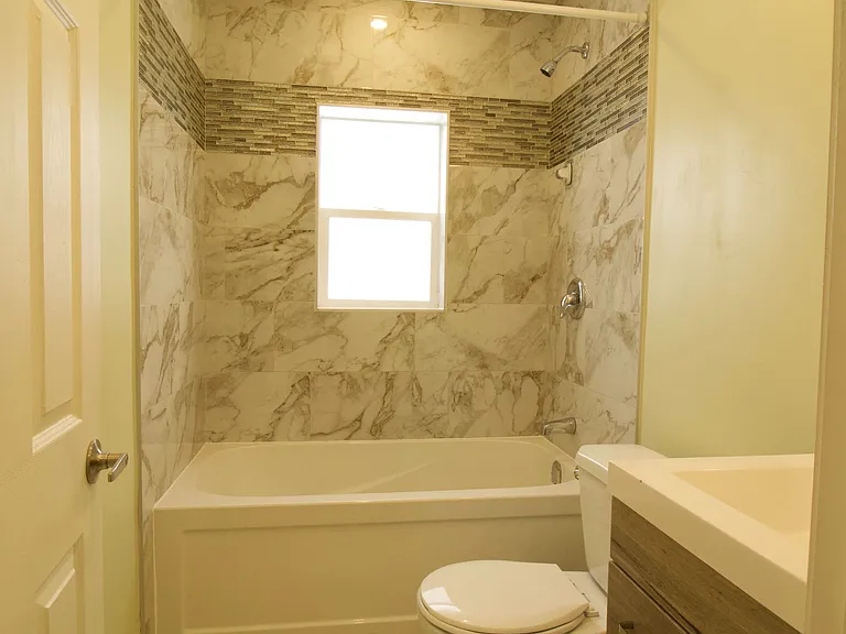 1243 Langmuir Ave #MAIN FLOOR — Photo 11