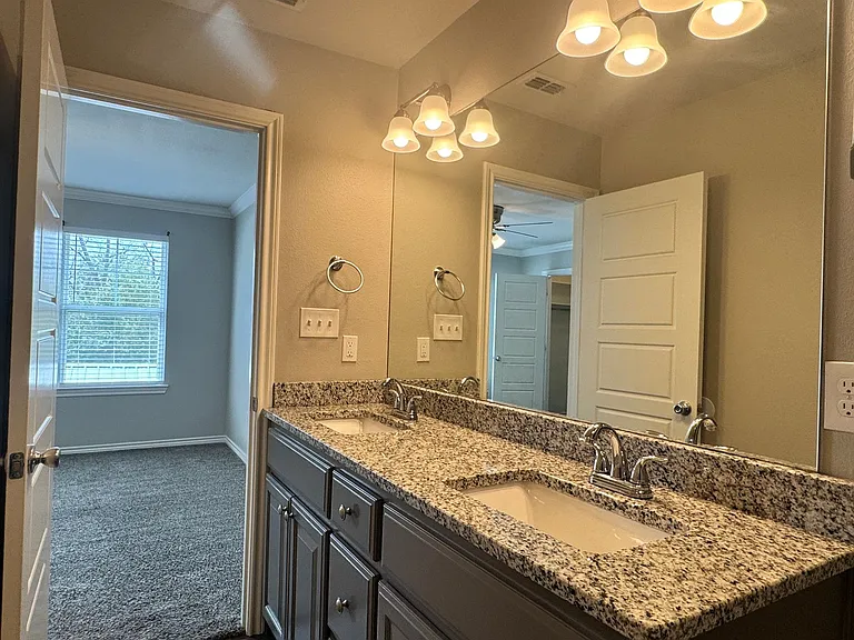 1655 S Kennedy Ave — Photo 19