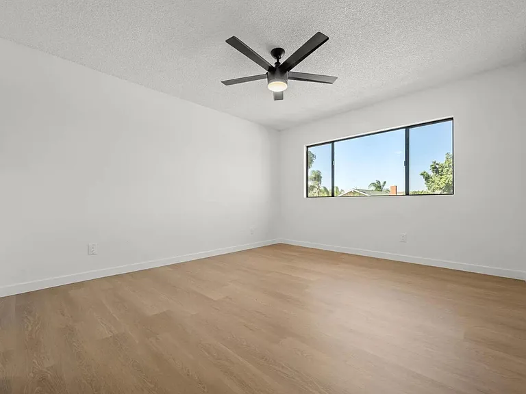 Monterey Apartments — Photo 14