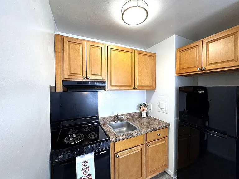 Carole House Apartments — Photo 4