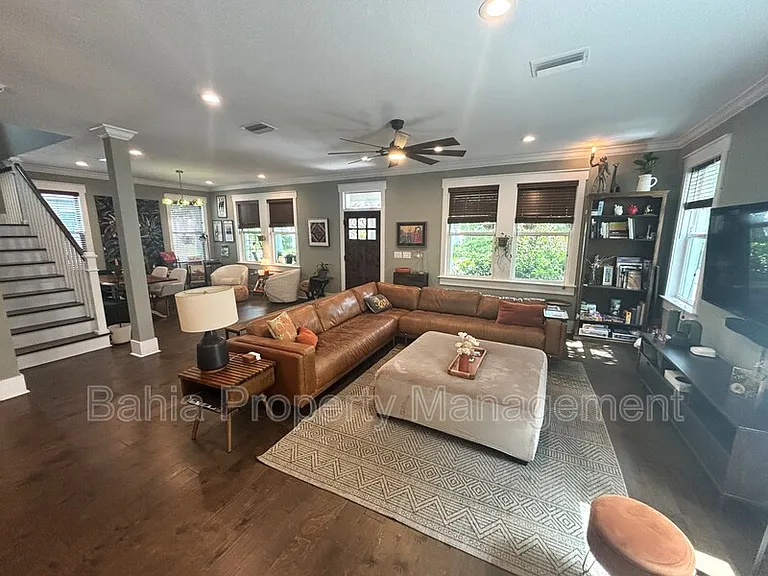 211 E Adalee St — Photo 8