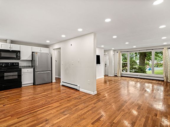 4th image of 4 Niles Rd