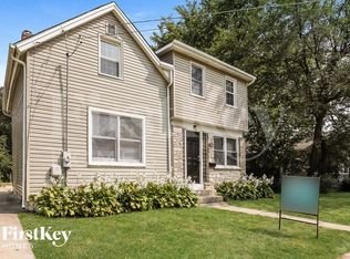 612 Bangs St, Aurora, IL 60505