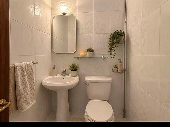 2nd image of 2834 Bragg St #1
