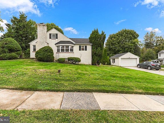 3rd image of 301 W Springfield Rd