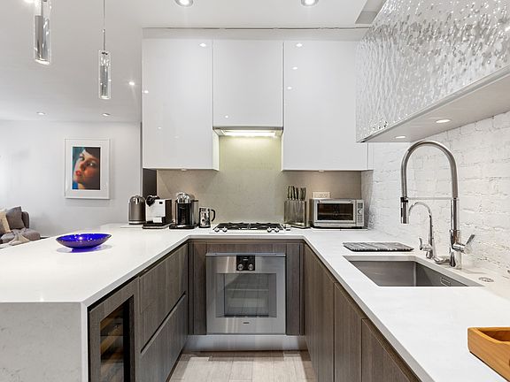 4th image of 344 W 49th St APT 4A