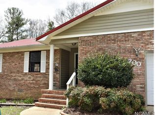 200 Winterberry Ln, Trussville, AL 35173