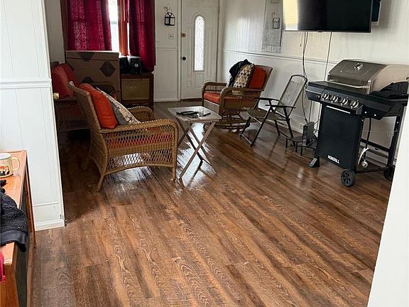 4th image of 709 N 2nd St