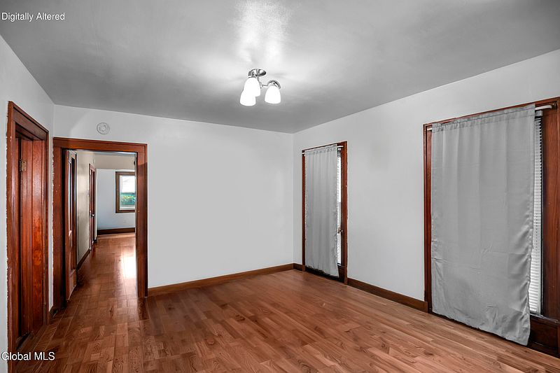 4th image of 1632 Hawthorne Street