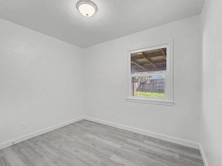 268 Del Monte Ave — Photo 9