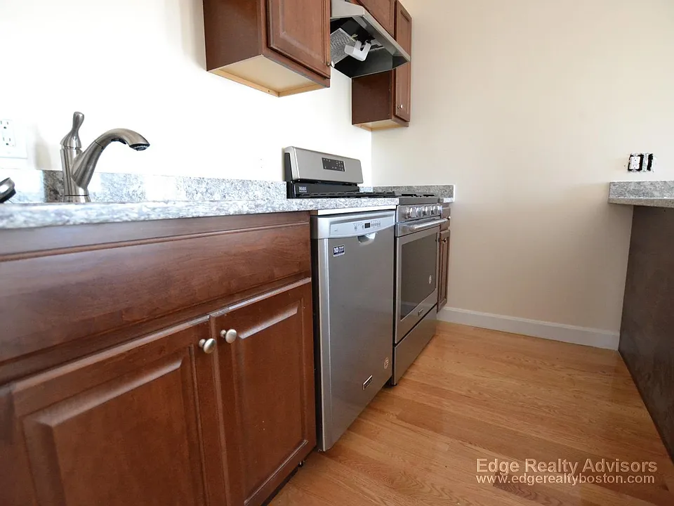 21-23 Weitz St #1