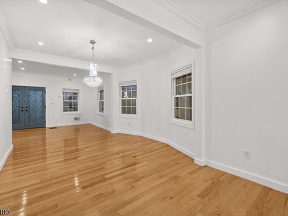 5th image of 81 Fairmount Ave
