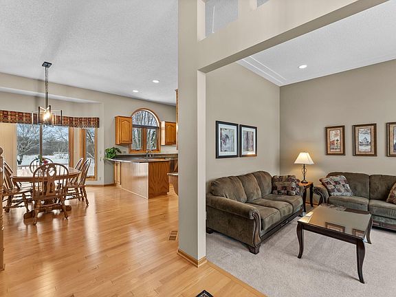 4th image of 534 Linden Ln