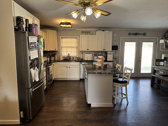 5th image of 462 Beaumont Elm St