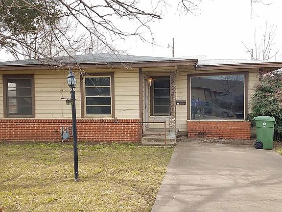3rd image of 1116 Bellaire Dr