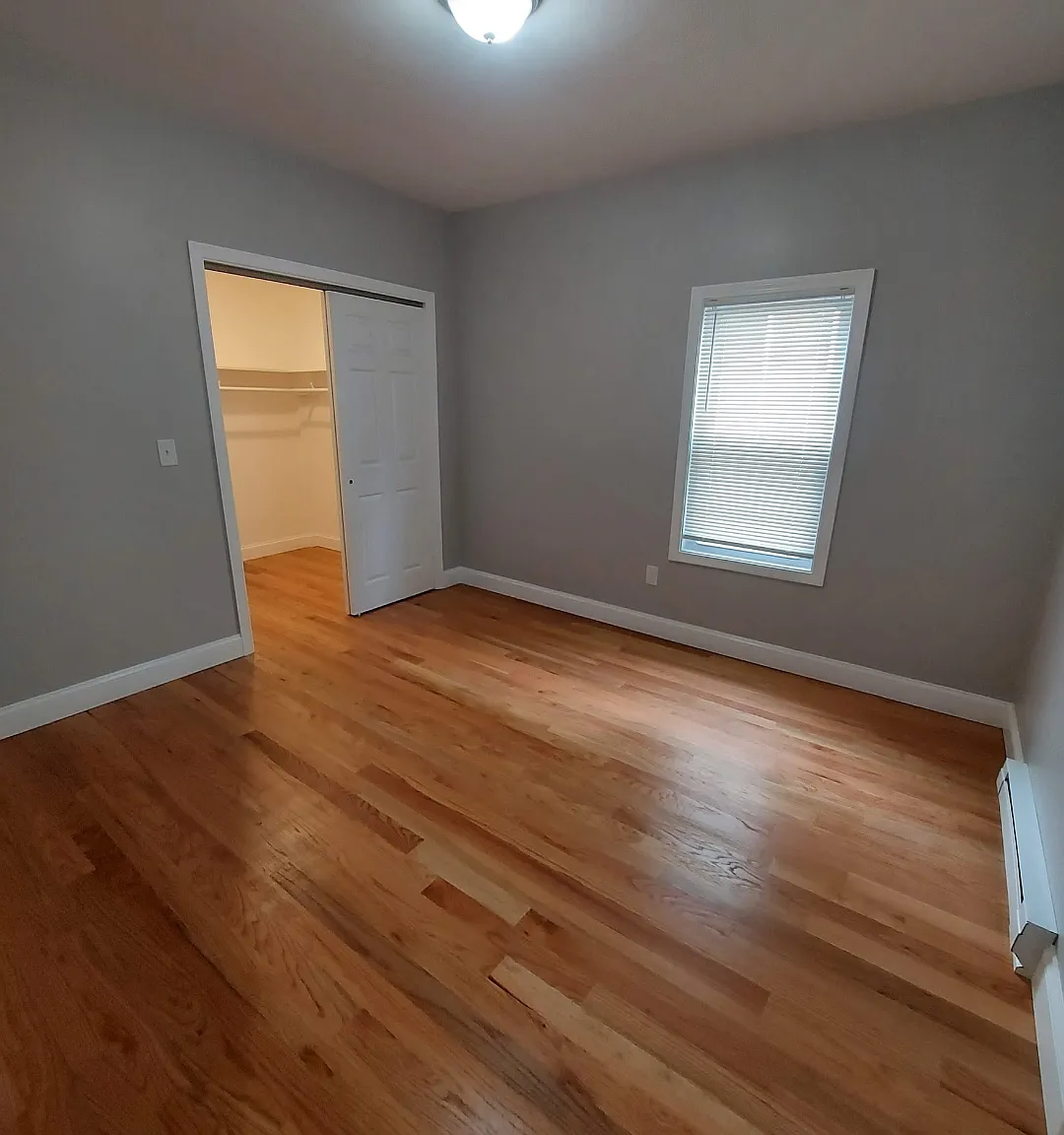 3 bed, 1.5 bath, 1100 sqft, $2,300 — Photo 3