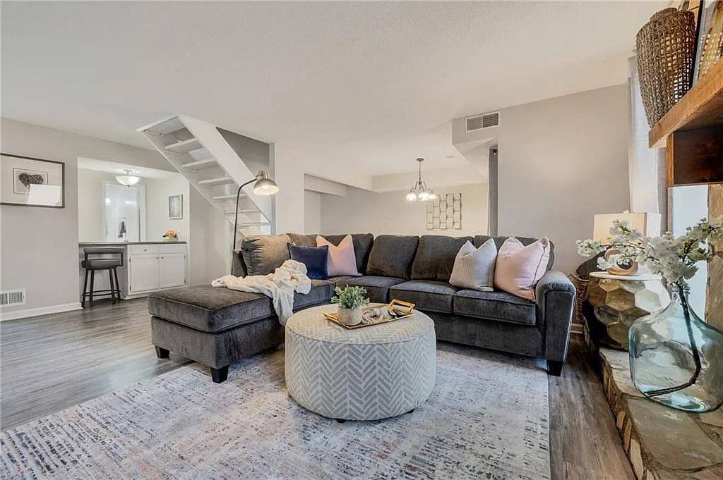 2 bed, 2.5 bath, 1428 sqft, $3,950 — Photo 3