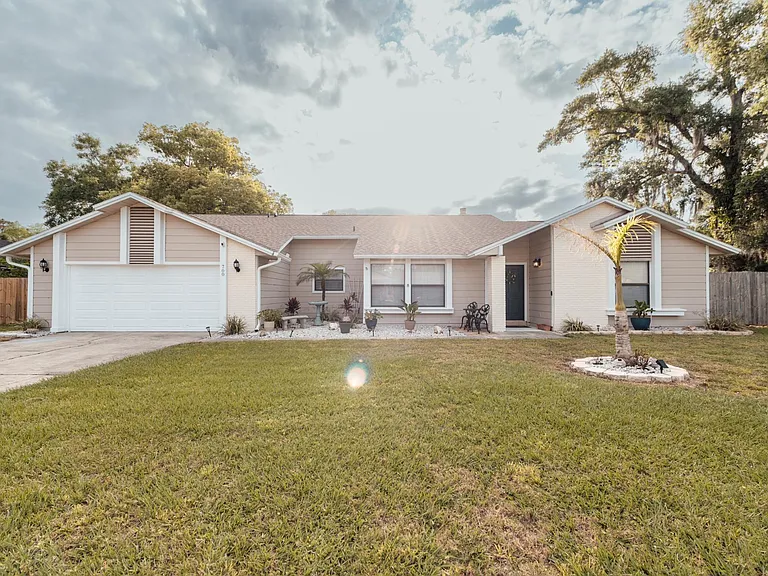 700 Columbus Way — Photo 1
